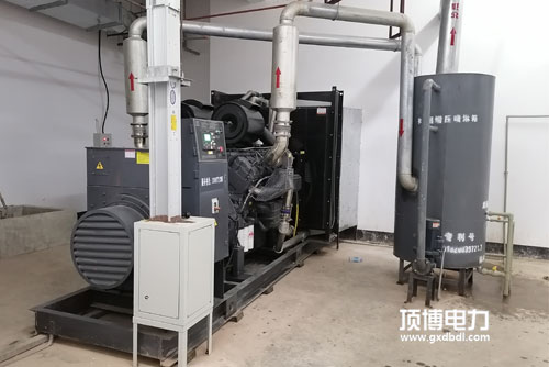 一臺300kw康明斯柴油發(fā)電機組出現啟動困難狀況